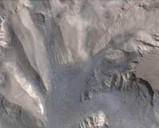 Water trails in Mars
