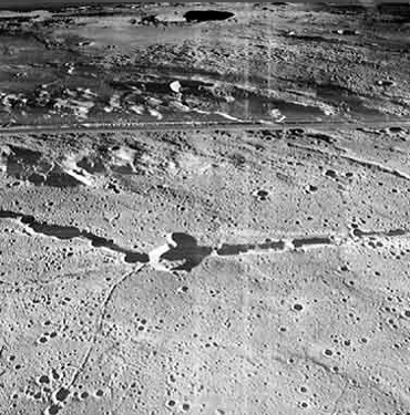 Alien base at Moon / Ateivi baz Mnulyje